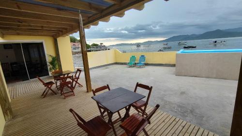 Casa pé na areia com vista especial do pôr do sol. (Casa pe na areia com vista especial do por do sol.) in Ribeirao da Ilha Casa pé na areia com vista especial do pôr do sol. (Casa pe na areia com vista especial do por do sol.) in Ribeirao da Ilha