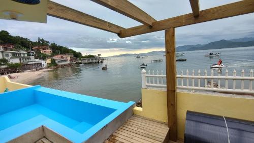 Casa pé na areia com vista especial do pôr do sol. (Casa pe na areia com vista especial do por do sol.) in Ribeirao da Ilha Casa pé na areia com vista especial do pôr do sol. (Casa pe na areia com vista especial do por do sol.) in Ribeirao da Ilha
