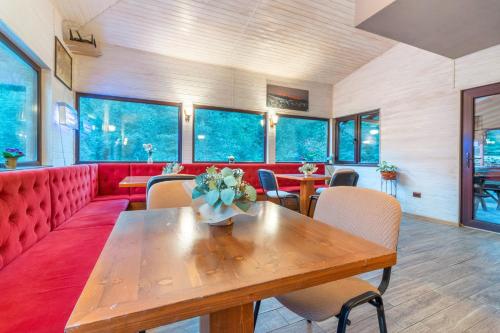 餐廳, Resort 7 Crai - Cabana Craiul Crailor in 澤爾內斯蒂 餐廳, Resort 7 Crai - Cabana Craiul Crailor in 澤爾內斯蒂