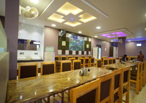 Hotel Aarti Celebration in 斯赫加奧恩 Hotel Aarti Celebration in 斯赫加奧恩