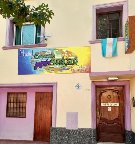 Зовнішній вигляд готелю, Hostel Estacion Mendoza in Мендоса Зовнішній вигляд готелю, Hostel Estacion Mendoza in Мендоса