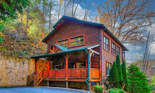 Spacious Resort Log Cabin, Easy Drive, Hot Tub, Arcade Gameroom, Mountain Vibe in Gatlinburg (TN) Spacious Resort Log Cabin, Easy Drive, Hot Tub, Arcade Gameroom, Mountain Vibe in Gatlinburg (TN)