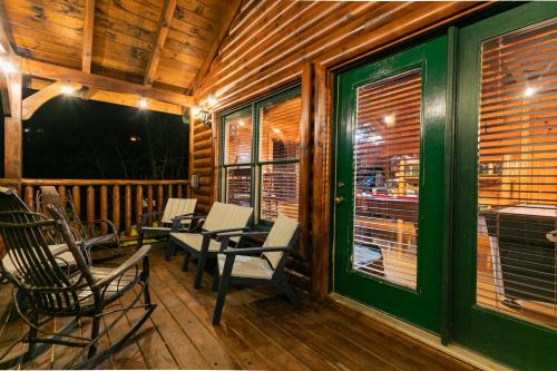 Spacious Resort Log Cabin, Easy Drive, Hot Tub, Arcade Gameroom, Mountain Vibe in Gatlinburg (TN) Spacious Resort Log Cabin, Easy Drive, Hot Tub, Arcade Gameroom, Mountain Vibe in Gatlinburg (TN)