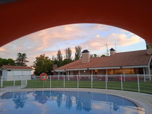 泳池, Albergue Zaragoza Camping in 薩拉戈薩近中心 泳池, Albergue Zaragoza Camping in 薩拉戈薩近中心