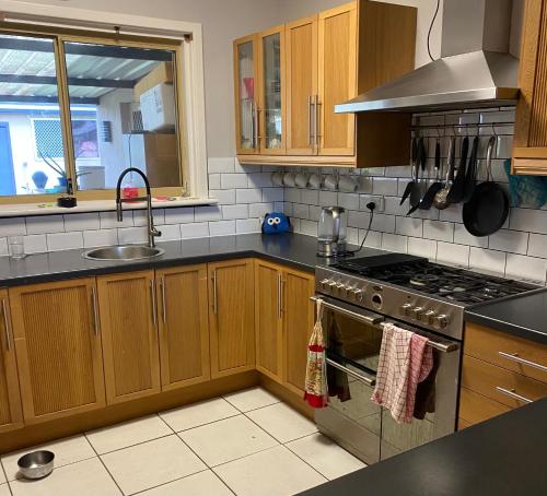 Lg Qs Rm Private Luxury Bathrm Strictly NON SMOKERS and Genuine Travellers ONLY over 25 in Rockingham Lg Qs Rm Private Luxury Bathrm Strictly NON SMOKERS and Genuine Travellers ONLY over 25 in Rockingham