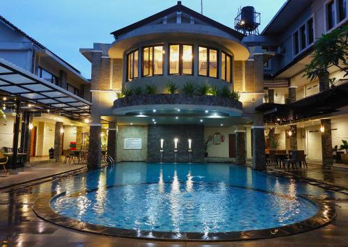 Sriti Hotel near Alun-Alun Magelang Sriti Hotel near Alun-Alun Magelang