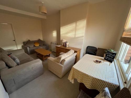 Two bed flat in popular York Rd in King's Heath Two bed flat in popular York Rd in King's Heath