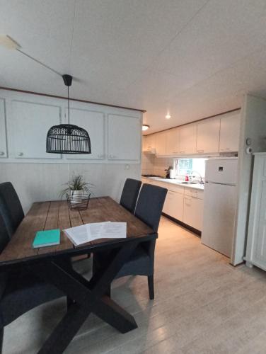 Wyposażenie, Chalet Drenthe huren! Hart van bosrijk Drenthe! -Rust, ruimte en ontspanning is genieten! Welkom! -P in Schoonloo Wyposażenie, Chalet Drenthe huren! Hart van bosrijk Drenthe! -Rust, ruimte en ontspanning is genieten! Welkom! -P in Schoonloo