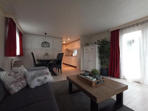 Wyposażenie, Chalet Drenthe huren! Hart van bosrijk Drenthe! -Rust, ruimte en ontspanning is genieten! Welkom! -P in Schoonloo Wyposażenie, Chalet Drenthe huren! Hart van bosrijk Drenthe! -Rust, ruimte en ontspanning is genieten! Welkom! -P in Schoonloo