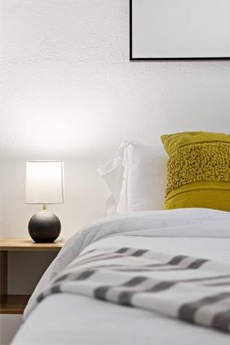 Musicians Lounge - 2 BR with parking asssigned