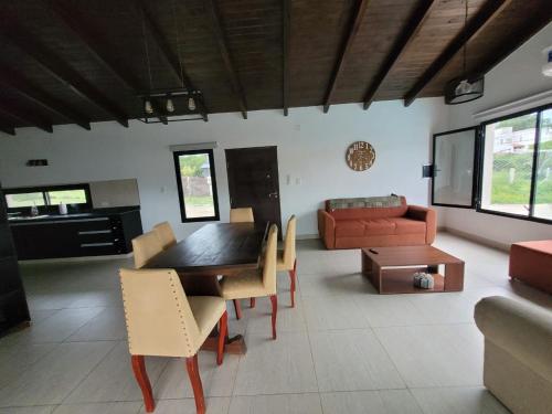 Casa con pileta en Vaqueros in บาเกโรส Casa con pileta en Vaqueros in บาเกโรส