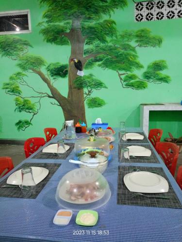 Tangkoko Gallery Guest House and Resto in Rinondoran Tangkoko Gallery Guest House and Resto in Rinondoran
