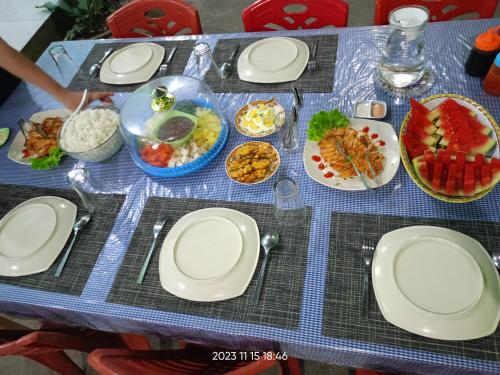 Tangkoko Gallery Guest House and Resto in Rinondoran Tangkoko Gallery Guest House and Resto in Rinondoran