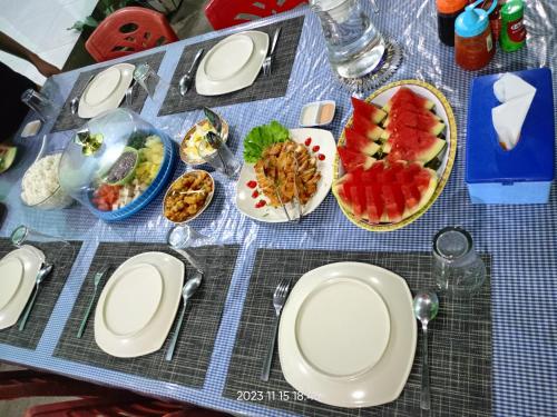 Aliments i begudes, Tangkoko Gallery Guest House and Resto in Rinondoran Aliments i begudes, Tangkoko Gallery Guest House and Resto in Rinondoran