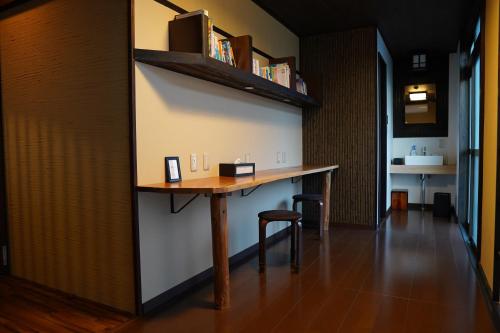 Shared lounge/TV area, Hostel Knot near Shuzenji Momiji Festival Shared lounge/TV area, Hostel Knot near Shuzenji Momiji Festival