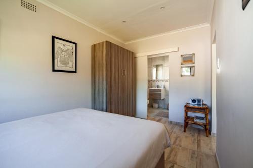 Modern Cozy Apartment Near Beach- 1 Bedroom