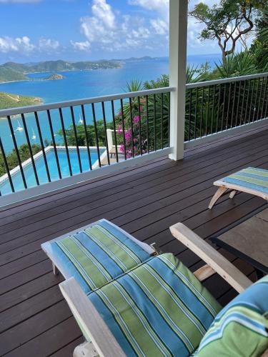 Balkonas / terasa, COCONUT BREEZE VILLA: MESMERIZING VIEWS, COOLING TRADEWINDS in Central Balkonas / terasa, COCONUT BREEZE VILLA: MESMERIZING VIEWS, COOLING TRADEWINDS in Central