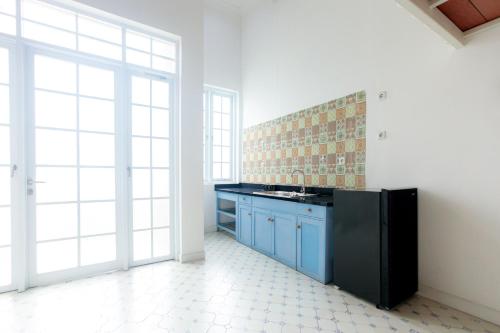 Konyha, Urbanview Blessing Residence Surabaya by RedDoorz near Food Junction Konyha, Urbanview Blessing Residence Surabaya by RedDoorz near Food Junction