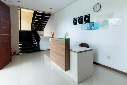 Előcsarnok, Urbanview Blessing Residence Surabaya by RedDoorz near Food Junction Előcsarnok, Urbanview Blessing Residence Surabaya by RedDoorz near Food Junction