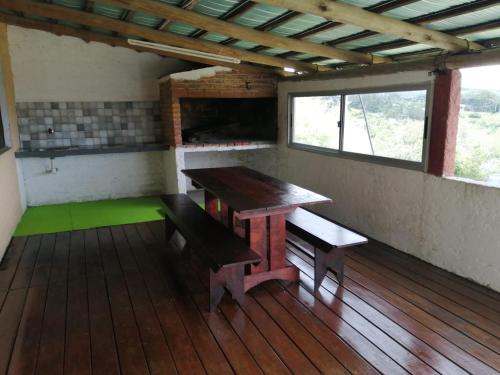 Cabaña Jacarandá (Cabana Jacaranda) in Villa Serrana Cabaña Jacarandá (Cabana Jacaranda) in Villa Serrana
