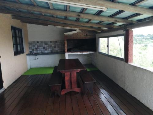 Cabaña Jacarandá (Cabana Jacaranda) in Villa Serrana Cabaña Jacarandá (Cabana Jacaranda) in Villa Serrana
