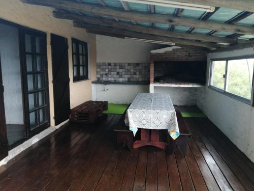 Cabaña Jacarandá (Cabana Jacaranda) in Villa Serrana Cabaña Jacarandá (Cabana Jacaranda) in Villa Serrana