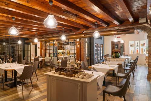 Restaurant, Hotel Alla Corte SPA & Wellness Relax in Bassano Del Grappa Restaurant, Hotel Alla Corte SPA & Wellness Relax in Bassano Del Grappa