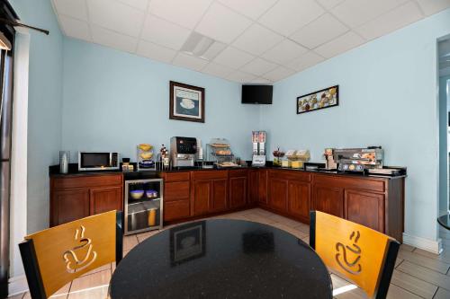 Food and beverages, SureStay Hotel by Best Western Clermont Theme Park West in Disney West Area Food and beverages, SureStay Hotel by Best Western Clermont Theme Park West in Disney West Area