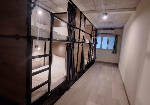 Chaiwat Hostel near วัดพระแก้ว Chaiwat Hostel near วัดพระแก้ว