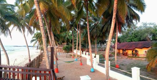 Rent your own private beach bungalow in Ampeni Rent your own private beach bungalow in Ampeni