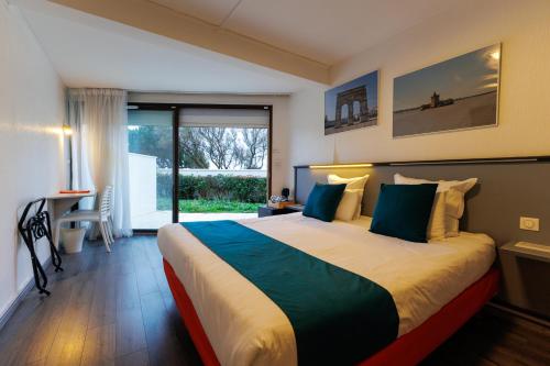 Hotel Le Rochelois in La Rochelle Hotel Le Rochelois in La Rochelle