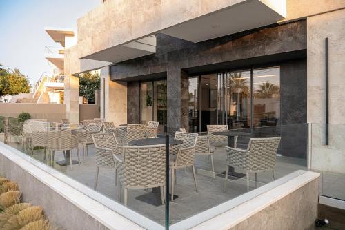 شرفة/ تراس, Porto Platanias Village Resort in بلاتانياس شرفة/ تراس, Porto Platanias Village Resort in بلاتانياس