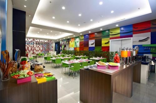 Food and beverages, Favehotel Zainul Arifin Gajah Mada in Gajah Mada Food and beverages, Favehotel Zainul Arifin Gajah Mada in Gajah Mada