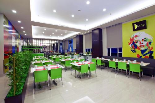 Restaurant, Favehotel Zainul Arifin Gajah Mada in Gajah Mada Restaurant, Favehotel Zainul Arifin Gajah Mada in Gajah Mada