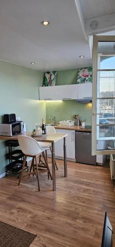 La jungle - Vue directe et magnifique sur le port- in Saint-Valery-en-Caux La jungle - Vue directe et magnifique sur le port- in Saint-Valery-en-Caux