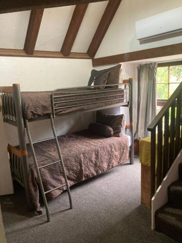 The Chalet Bed and Breakfast-peace and quiet in the country 12 minutes from City near The Royal Albatross Centre The Chalet Bed and Breakfast-peace and quiet in the country 12 minutes from City near The Royal Albatross Centre