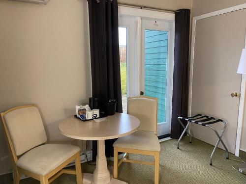 Ocean View Hotel in Rocky Harbour (NL) Ocean View Hotel in Rocky Harbour (NL)