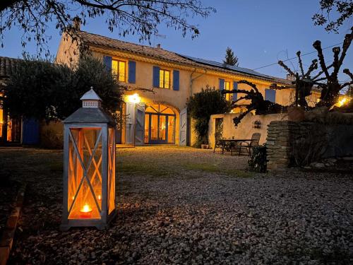 A szálláshely kívülről, Mas des Lavandes - 3 gîtes de charme au calme avec grande piscine en Drôme-Provençale (Mas des Lavandes - 3 gites de charme au calme avec grande piscine en Drome-Provencale) in Suze La Rousse A szálláshely kívülről, Mas des Lavandes - 3 gîtes de charme au calme avec grande piscine en Drôme-Provençale (Mas des Lavandes - 3 gites de charme au calme avec grande piscine en Drome-Provencale) in Suze La Rousse