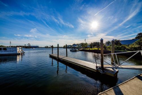 Attractions, PaddleTail Waterfront Lodge, Trademark Collection by Wyndham in Crystal River (FL) Attractions, PaddleTail Waterfront Lodge, Trademark Collection by Wyndham in Crystal River (FL)