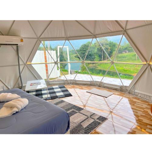 Bed, Quality Time Farmstay: river house #4 in Palau Bed, Quality Time Farmstay: river house #4 in Palau
