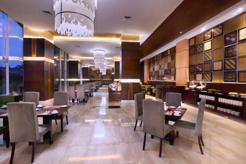 Restaurant, The Alana Hotel and Convention Center Solo by ASTON in Surakarta Restaurant, The Alana Hotel and Convention Center Solo by ASTON in Surakarta