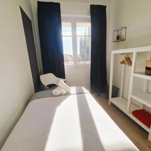 G74 AVENIDA GAUDI nice 4 bedrooms apartment with balcony- Sagrada Familia