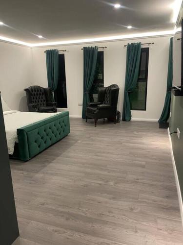Woodland lodge green room in دونجيفين Woodland lodge green room in دونجيفين