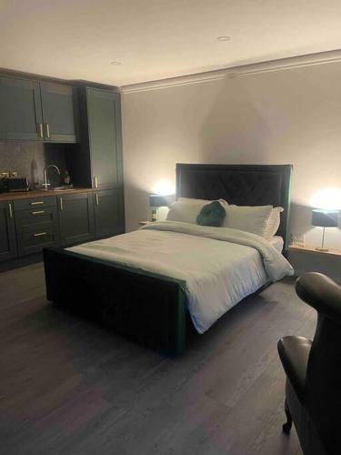 Woodland lodge green room in دونجيفين Woodland lodge green room in دونجيفين