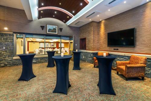 Tárgyalóterem/bálterem, Royal Canadian Lodge in Banff (AB) Tárgyalóterem/bálterem, Royal Canadian Lodge in Banff (AB)