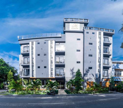 Exterior view, Aig Grand in Gnaviyani Atoll Exterior view, Aig Grand in Gnaviyani Atoll