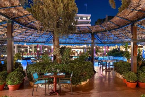 ห้องอาหาร, ดิโอนิซอส โฮเต็ล (Dionysos Hotel) in โรดส์ ห้องอาหาร, ดิโอนิซอส โฮเต็ล (Dionysos Hotel) in โรดส์