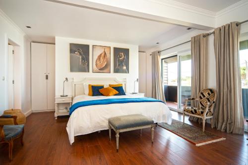 Marigold Cascais Villa in ปัมปิลเยย์รา Marigold Cascais Villa in ปัมปิลเยย์รา