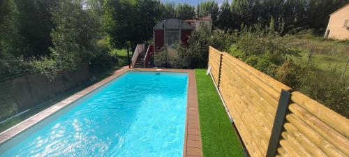 Úszómedence, El Vagón de Baides (El Vagon de Baides) in Aragosa Úszómedence, El Vagón de Baides (El Vagon de Baides) in Aragosa