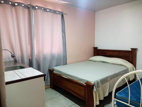 Hogar tico-estadounidense cerca de aeropuerto in Alajuela Hogar tico-estadounidense cerca de aeropuerto in Alajuela